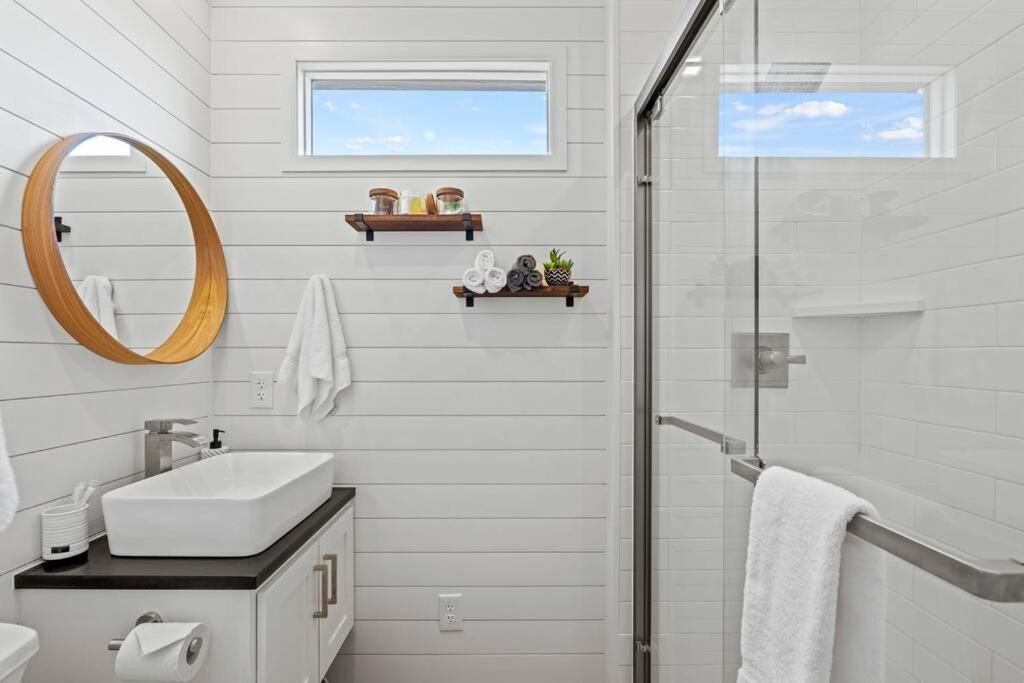 New! The Texas Longhorn-Luxury Container Home Fredericksburg Exterior foto