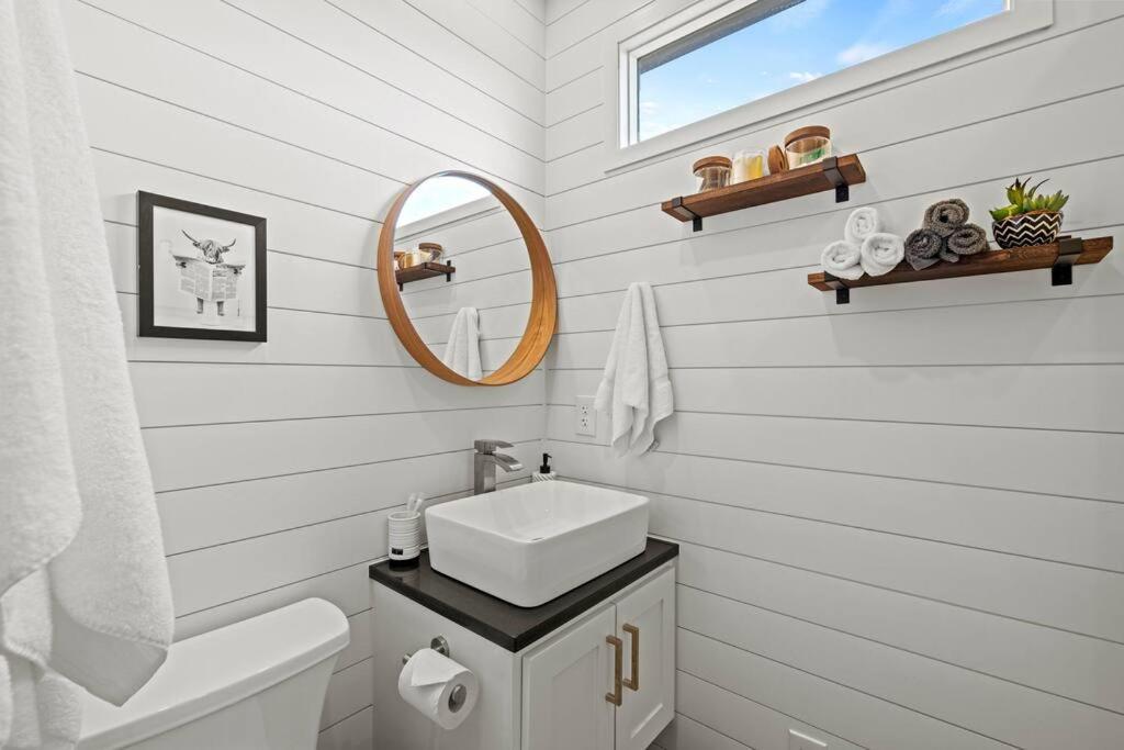 New! The Texas Longhorn-Luxury Container Home Fredericksburg Exterior foto