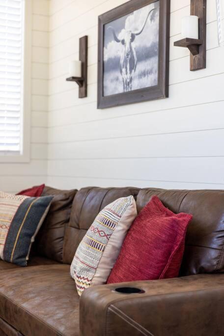 New! The Texas Longhorn-Luxury Container Home Fredericksburg Exterior foto